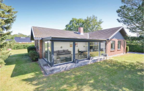 2 Bedroom Stunning Home In Egå in Astrup